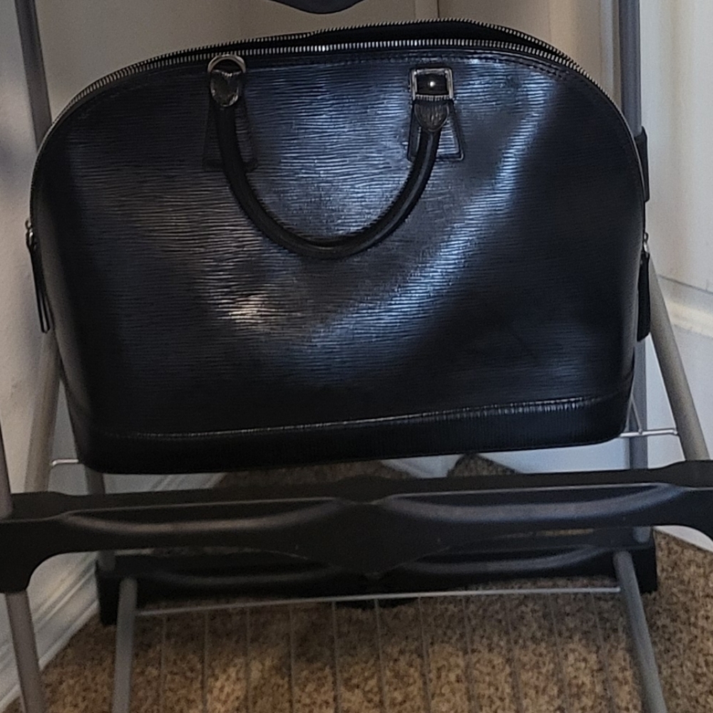 Black saffiano leather